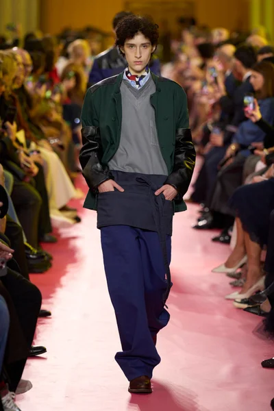 Look 7